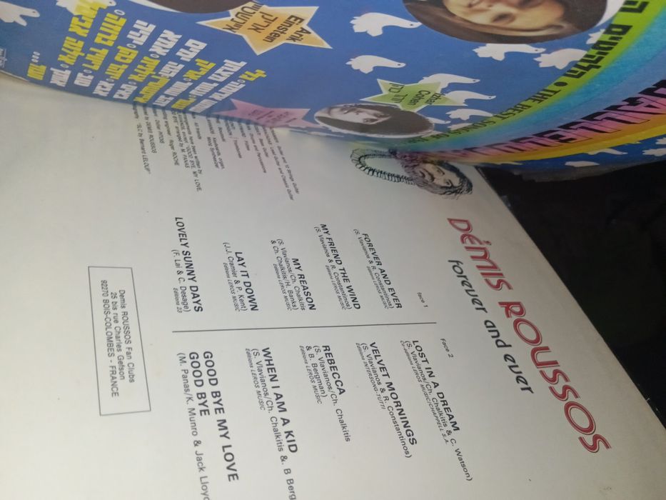 Vários discos vinil vendo tudo junto