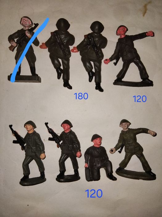 Солдатики.  масса резина.