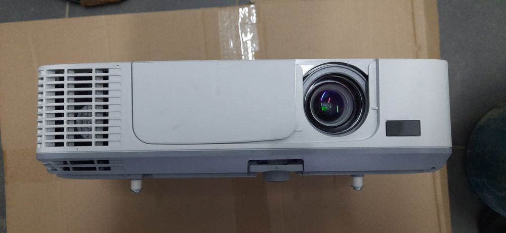 Zamienie za Akordeon lub konsole PlayStation 4 Projektor NEC Model no
