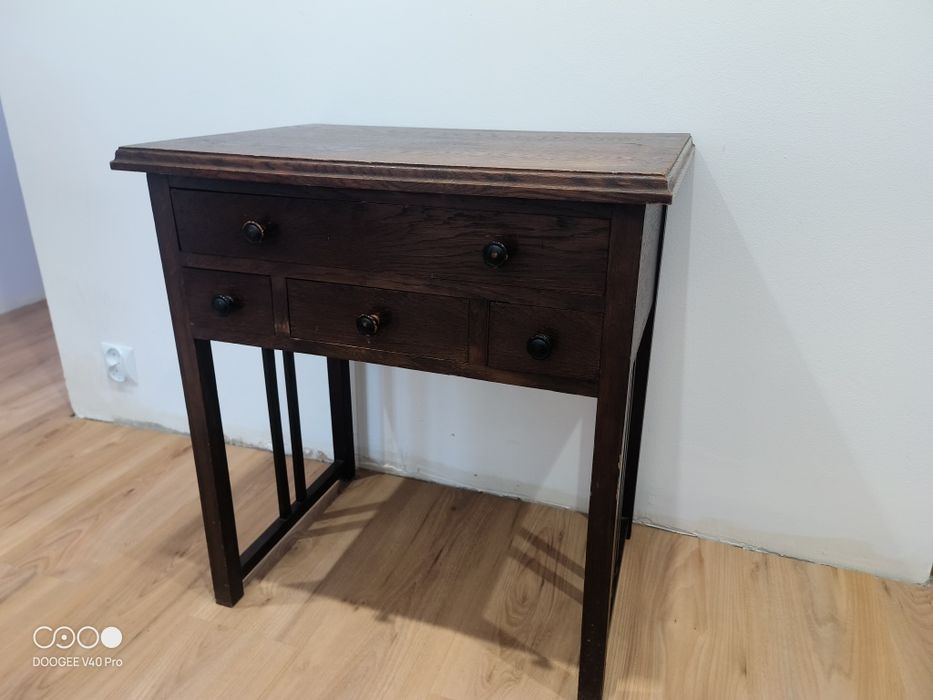 Drewniana komódka stolik