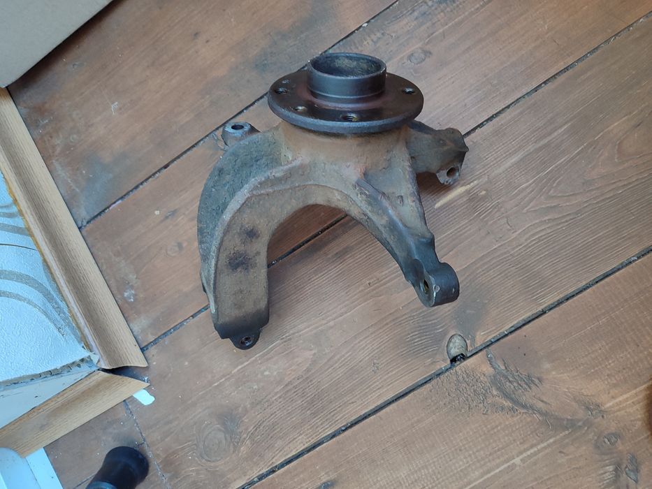 Цапфа передня права (25 зубів) Renault Megan 2