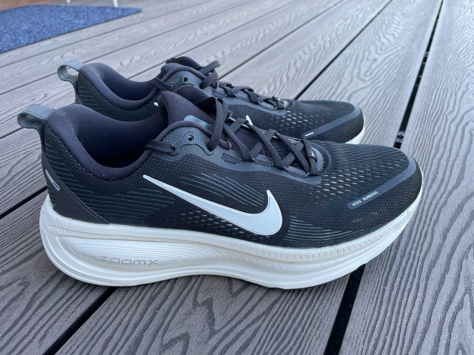 Buty Nike Vomero 18 Męskie Czarno-Białe r. 42