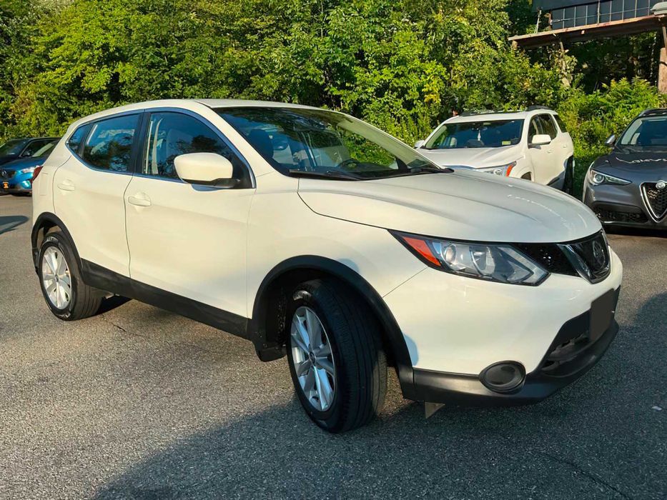 Nissan Rogue Sport      2019