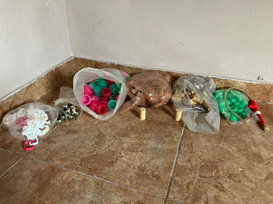Rolhas de cortiça e plástico - diversas