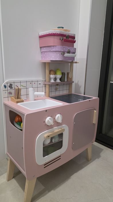 Cozinha de madeira de criança