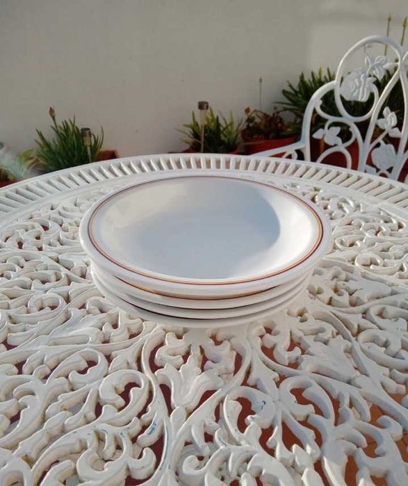 Conjunto 4 pratos brancos (1 de sopa + 3 de sobremesa/lanche) Delta