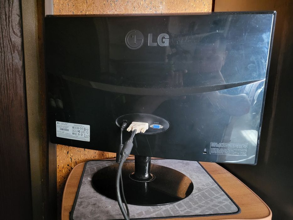 Монітор 22'' LG E2240 (DVI, VGA)