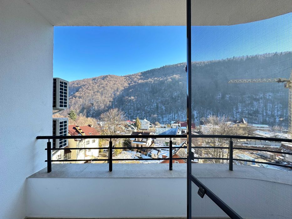 Продається двокімнатна квартира в центрі Яремче готова до проживання.