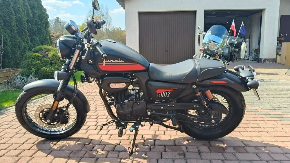 Junak M12 Junak M12 Cafe 125 – 2021/2023 | Matowy czarno-czerwony |