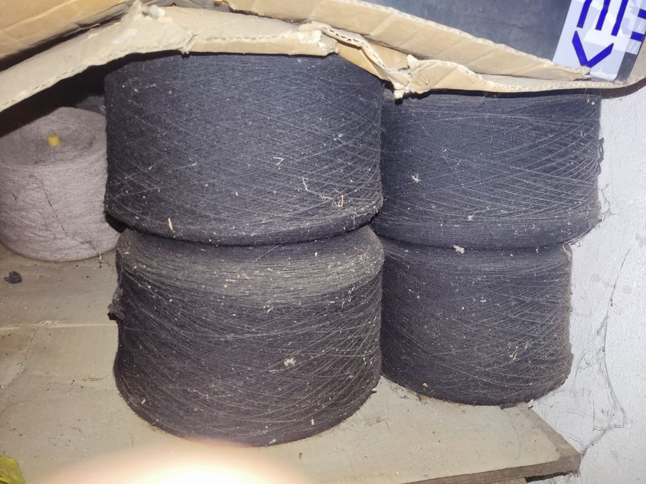 Włóczka czarna 16 szt szpula 1500g plus resztki włóczki