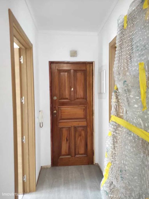 Apartamento t-3 ou 4 assoalhadas