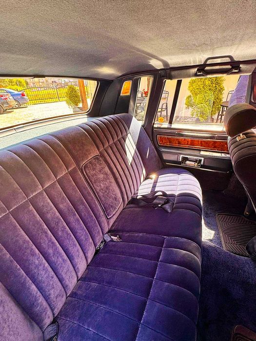 Niebieski Lincoln Town Car 5.0 V8 1984