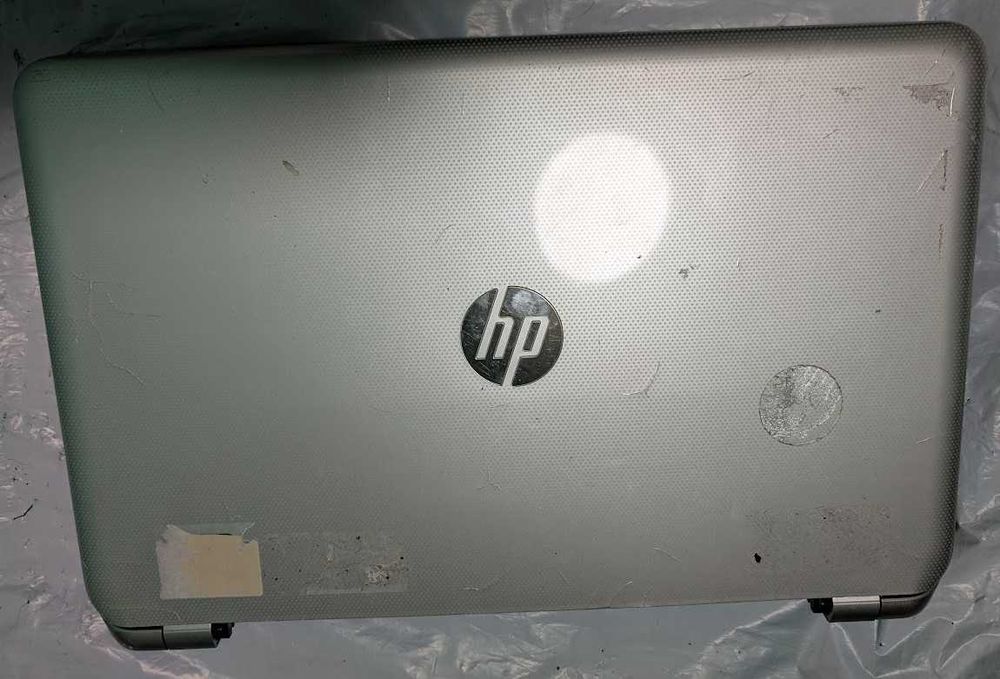 HP Pavilion 15 на запчасти, черные полосы на Экране