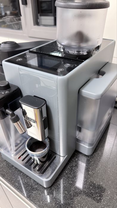 Máquina Café DeLonghi Rivelia Pebble Grey Como Nova c/ Garantia