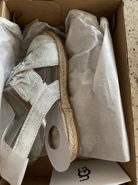 Продам сандали ugg