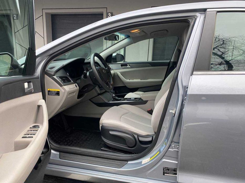 Продам власний автомобіль Hyundai Sonata 2017 року.