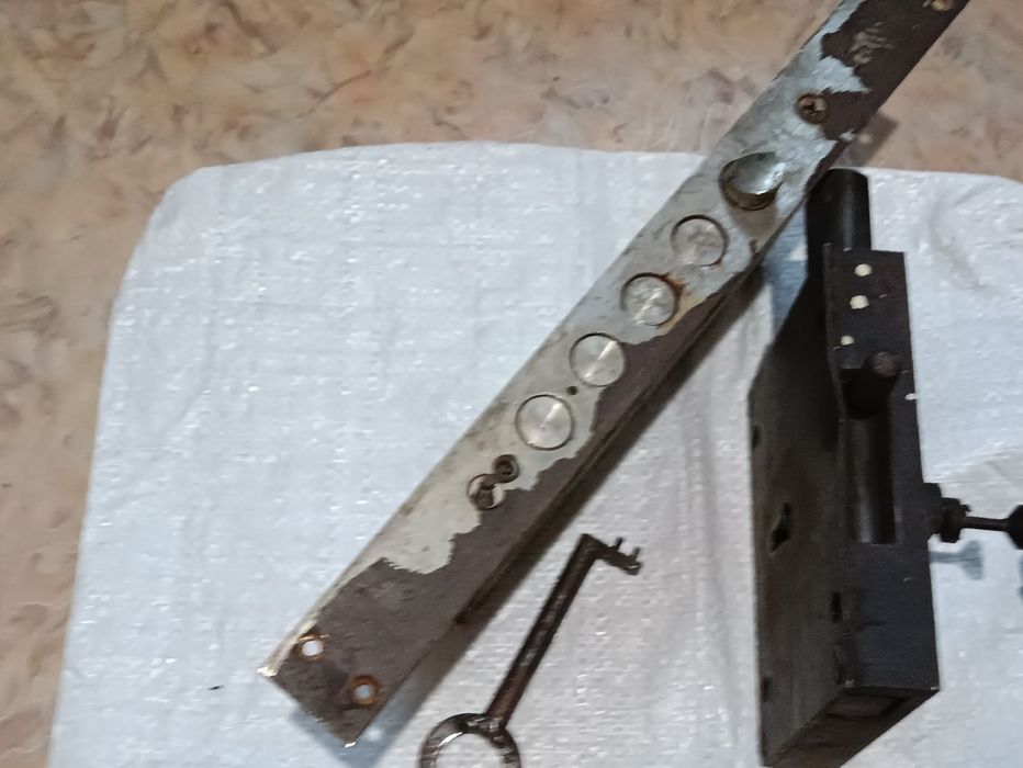 Ножи к наст.деревообрабат.станку Замки вредные разные