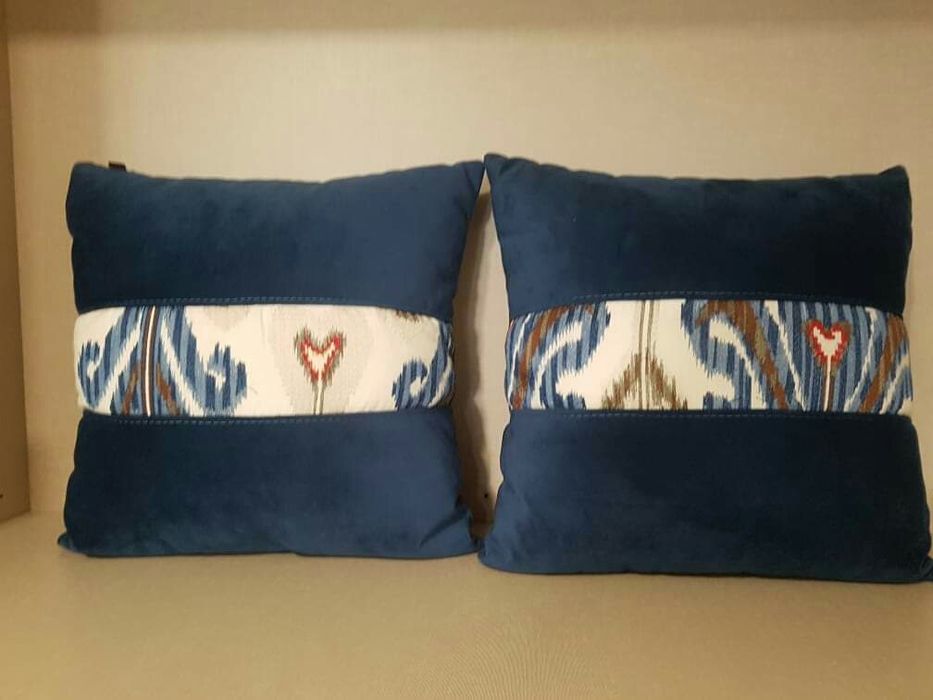 Almofadas Laskasas azuis com padrão