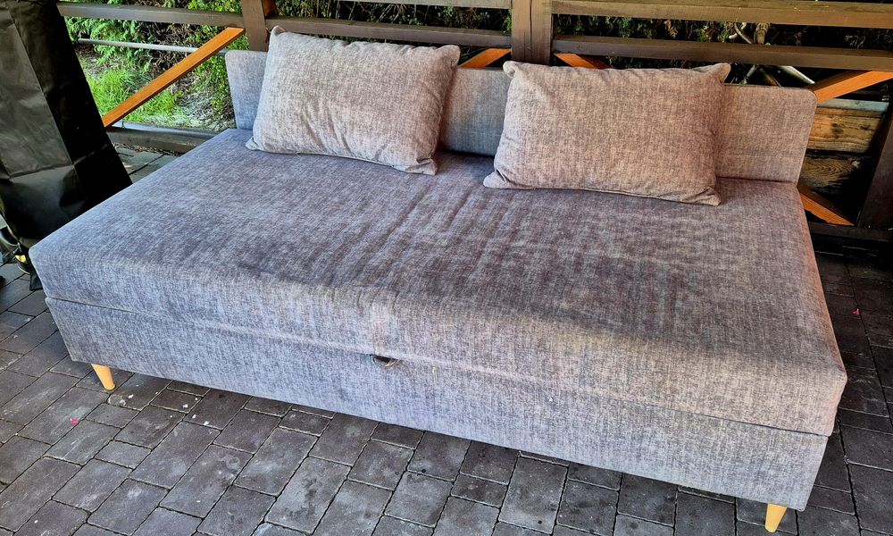 Szara kanapa ze schowkiem