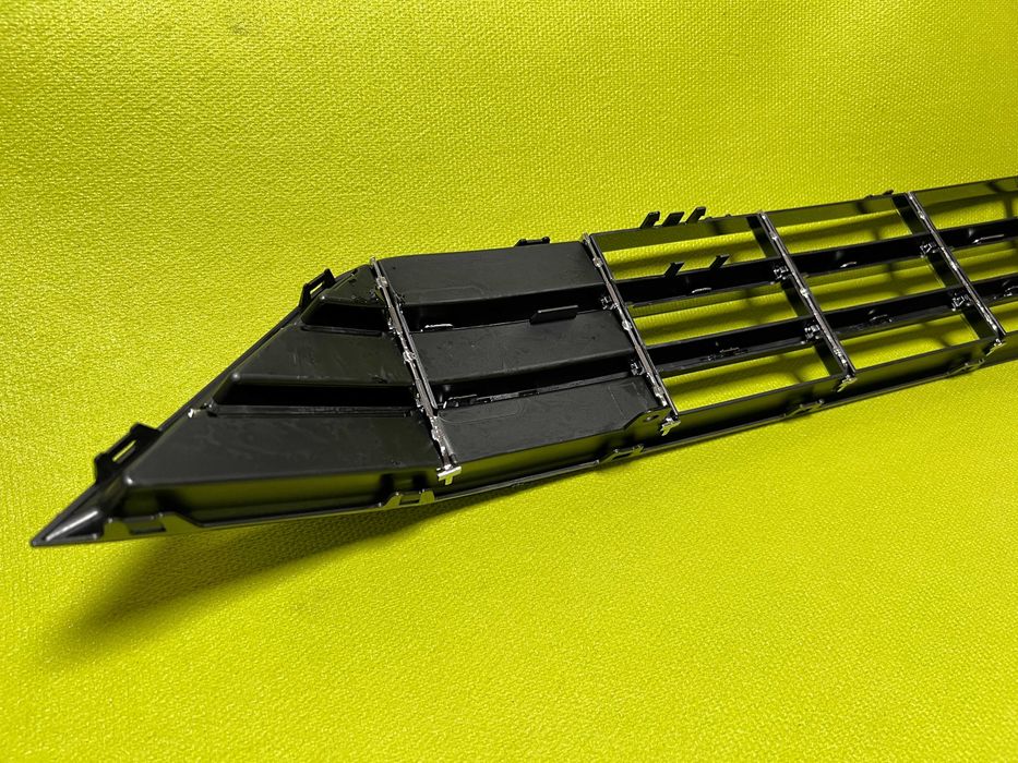 Решітки переднього бампера для Volkswagen Passat B8 USA R-Line