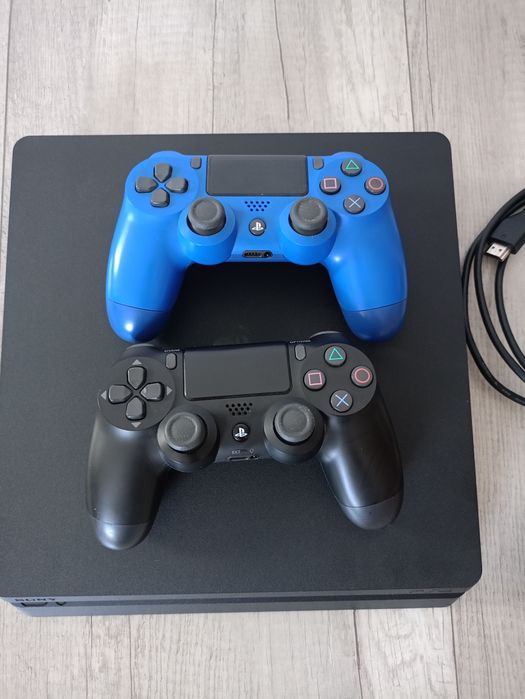 Konsola PS4 slim 500gb + 2 pady + okablowanie