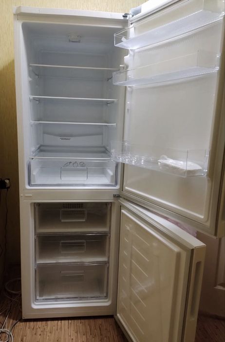 Холодильник Indesit