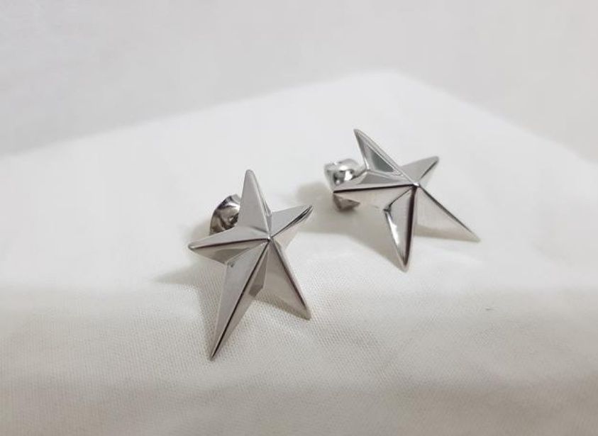 Оригінальні сережки Mugler,пусети,