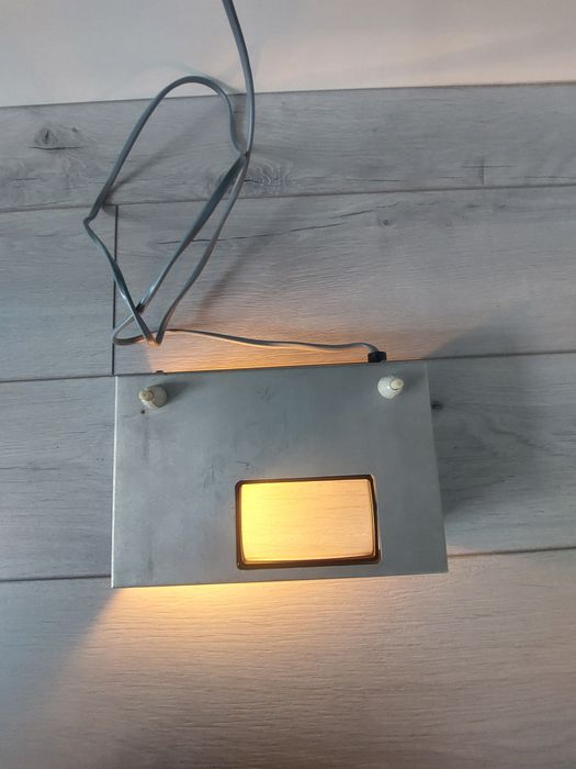 Stary tester banknotów UV – lampa do sprawdzania autentyczności – retro