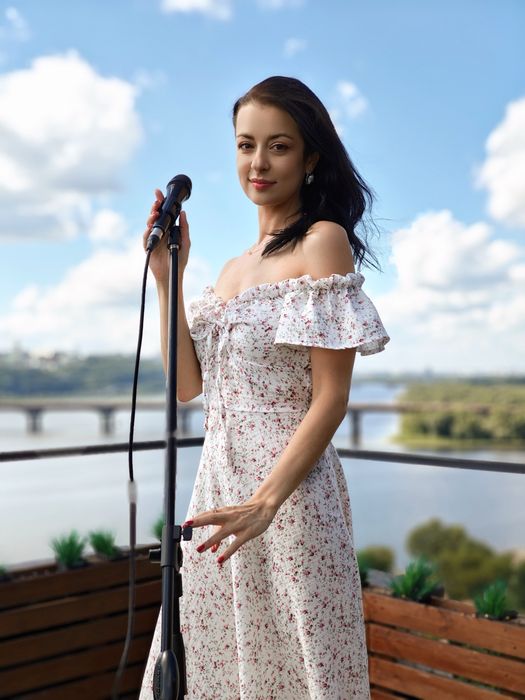 Вокалістка. Жива музика. Живий вокал. Жива музика на свято, весілля.