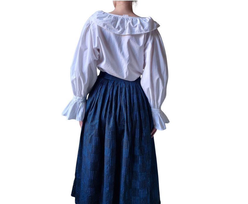 Biała koszula retro vintage z żabotem