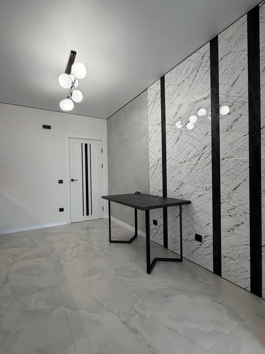 2- кімн новобудови здана з ремонтом меблями світло вода газ ліфт все є