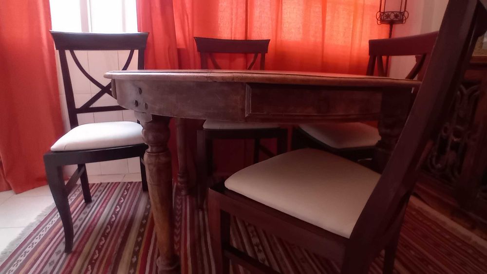 mesa de jantar e 4 cadeiras