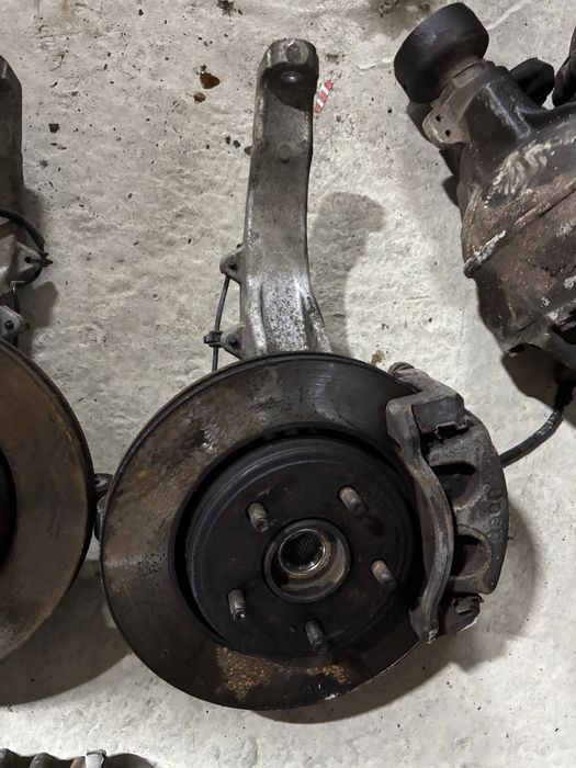 Цапфа амортизатор Jeep Grandcherokee wk1 3.0 crd полуось ступица