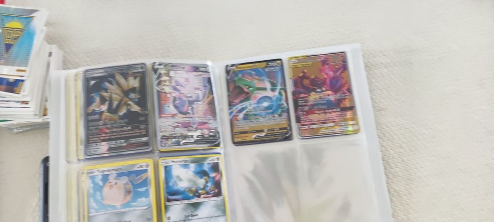 Cartas Pokémon super raras em alta qualidade