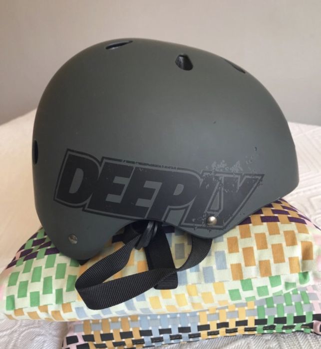 Capacete Deeply para bicicleta e skate