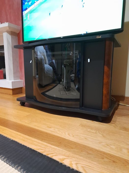 Móvel com vidro para TV