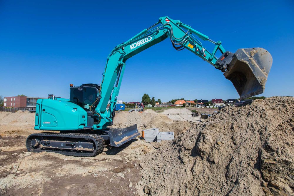 Giratória rastos Kobelco 9 toneladas nova pagamento (3 anos sem juros)