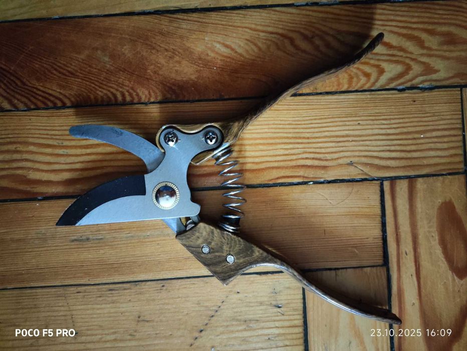 Секатори садові площинні, нові