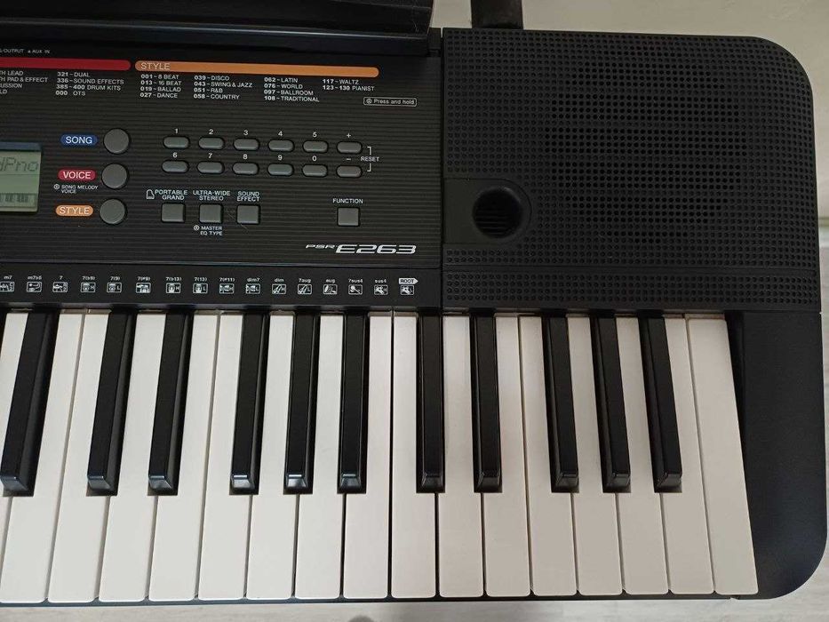 Синтезатор Yamaha PSR-E263! + Подарунки.