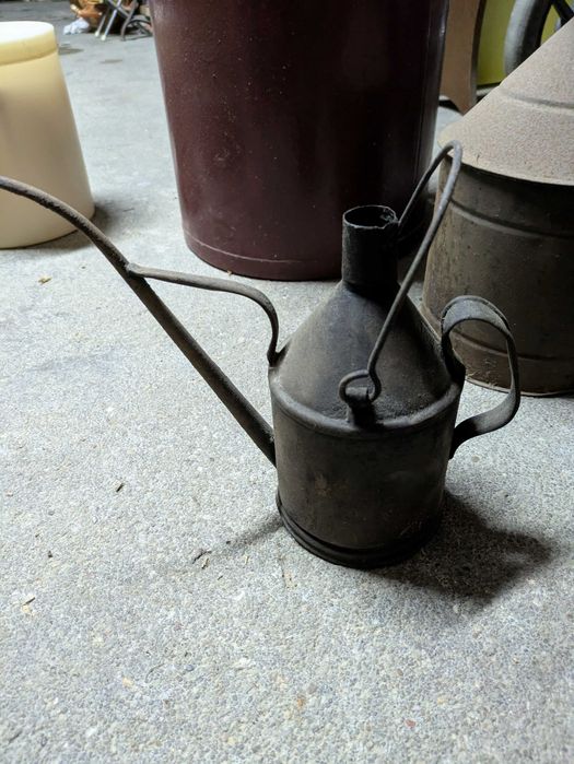 Vasilhas de azeite e outros