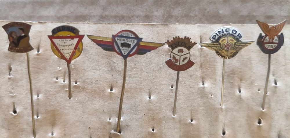 Alfinetes, pins, alfinetes de lapela