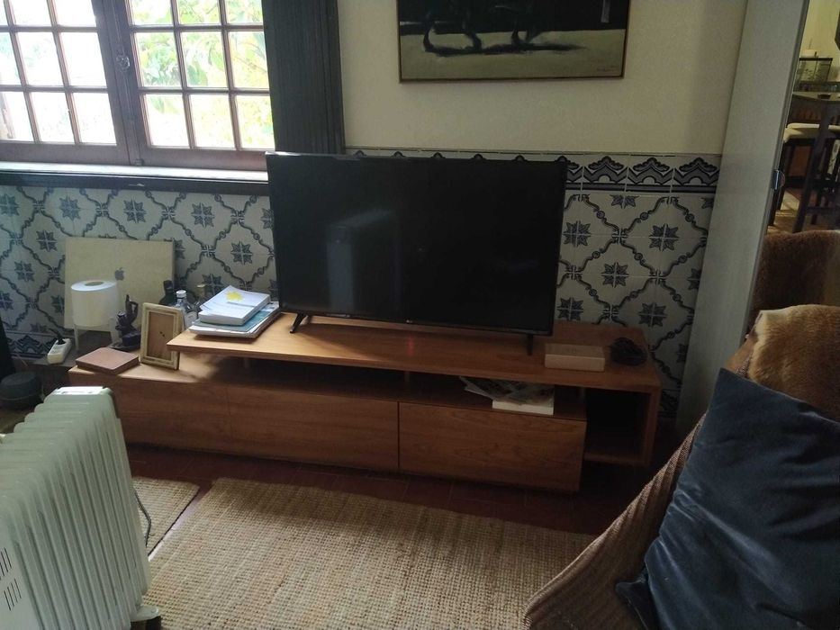 Vendo Móvel Rack para TV em Madeira Maciça