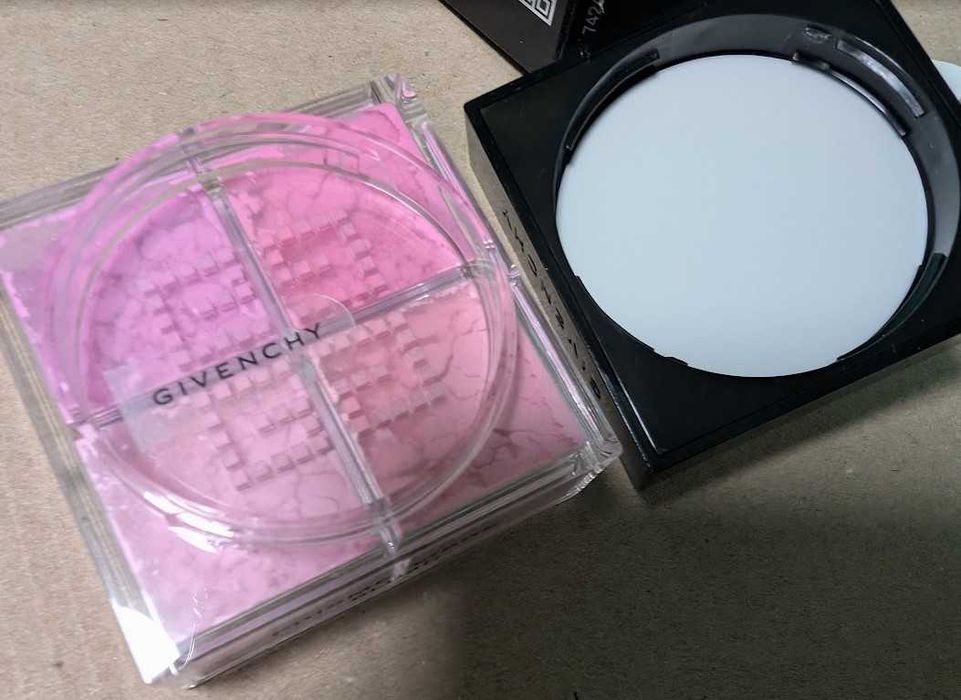 Рассыпчатая порохообразная пудра Givenchy Prisme Libre 4в 1 с пуховкой