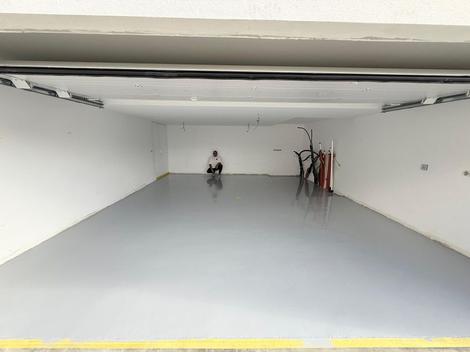 Pisos Epóxi e Reparação de Betão.