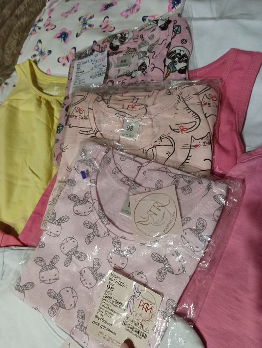 Футболки, лосинки,плаття в ідеальному стані 98р.