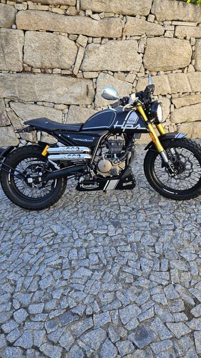 Mota Mondial 125 de 11 kw completamente nova .