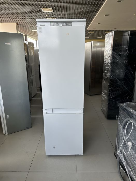 Холодильник встраиваемий/під забудову у меблі від Miele fd44