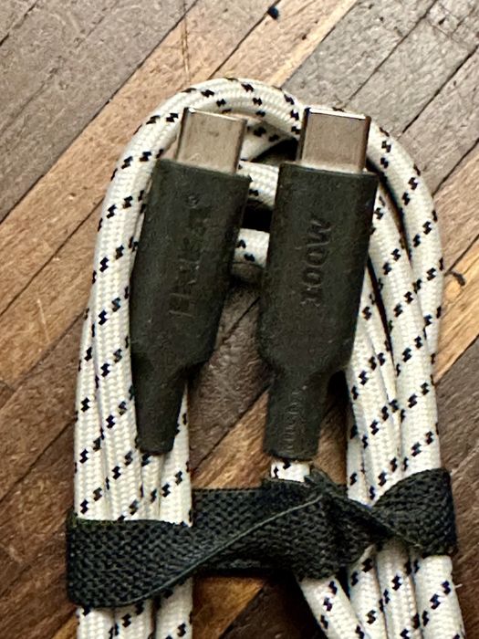 IKEA kabel RUNDHULT USB-C na USB-C czarny/biały 1.5 m/100W iPhone 17