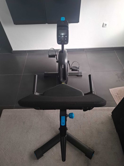 Bicicleta DOMYOS Estática Conectada e Semi Alongada