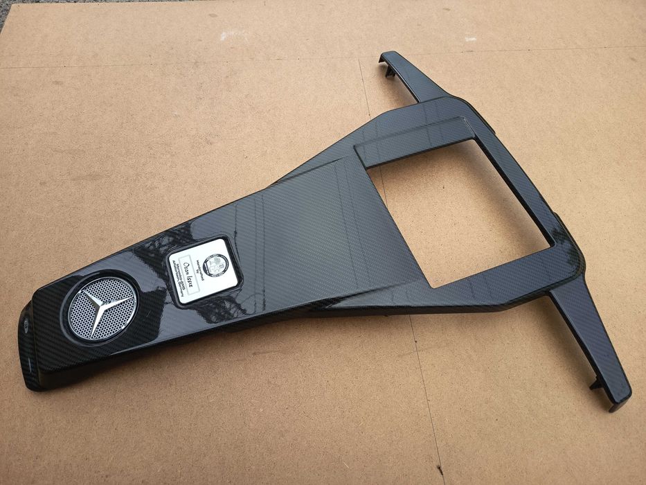 Карбонова кришка двигуна M157 для моделей Mercedes-Benz з індексом 63 AMG